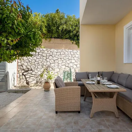 بيت للعطل Sunny Garden